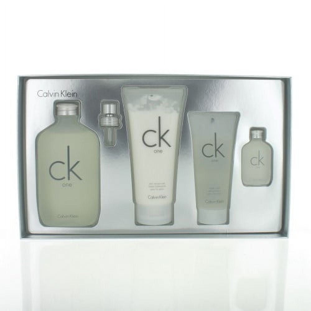 Estuche Calvin Klein CK One 4Pz sobre fondo blanco