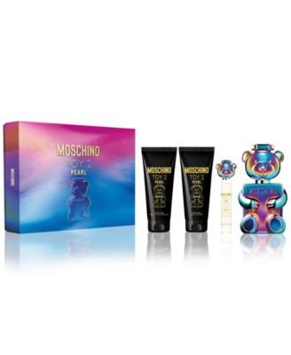 Estuche Moschino Toy 2 Pearl 4 Pcs de Moschino sobre fondo blanco